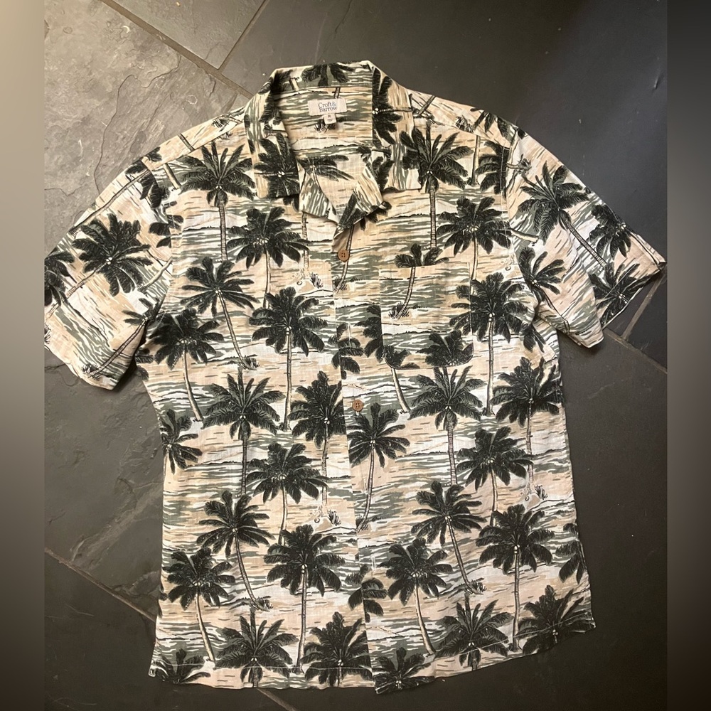 Men’s Size Medium Croft and Barrow Button Down Shirt 100% Cotton